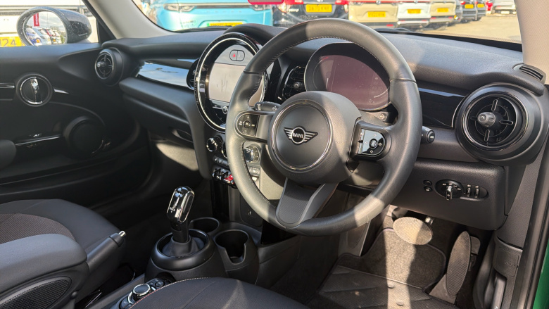 MINI Hatchback 1.5 Cooper Classic 3dr Auto Petrol Hatchback